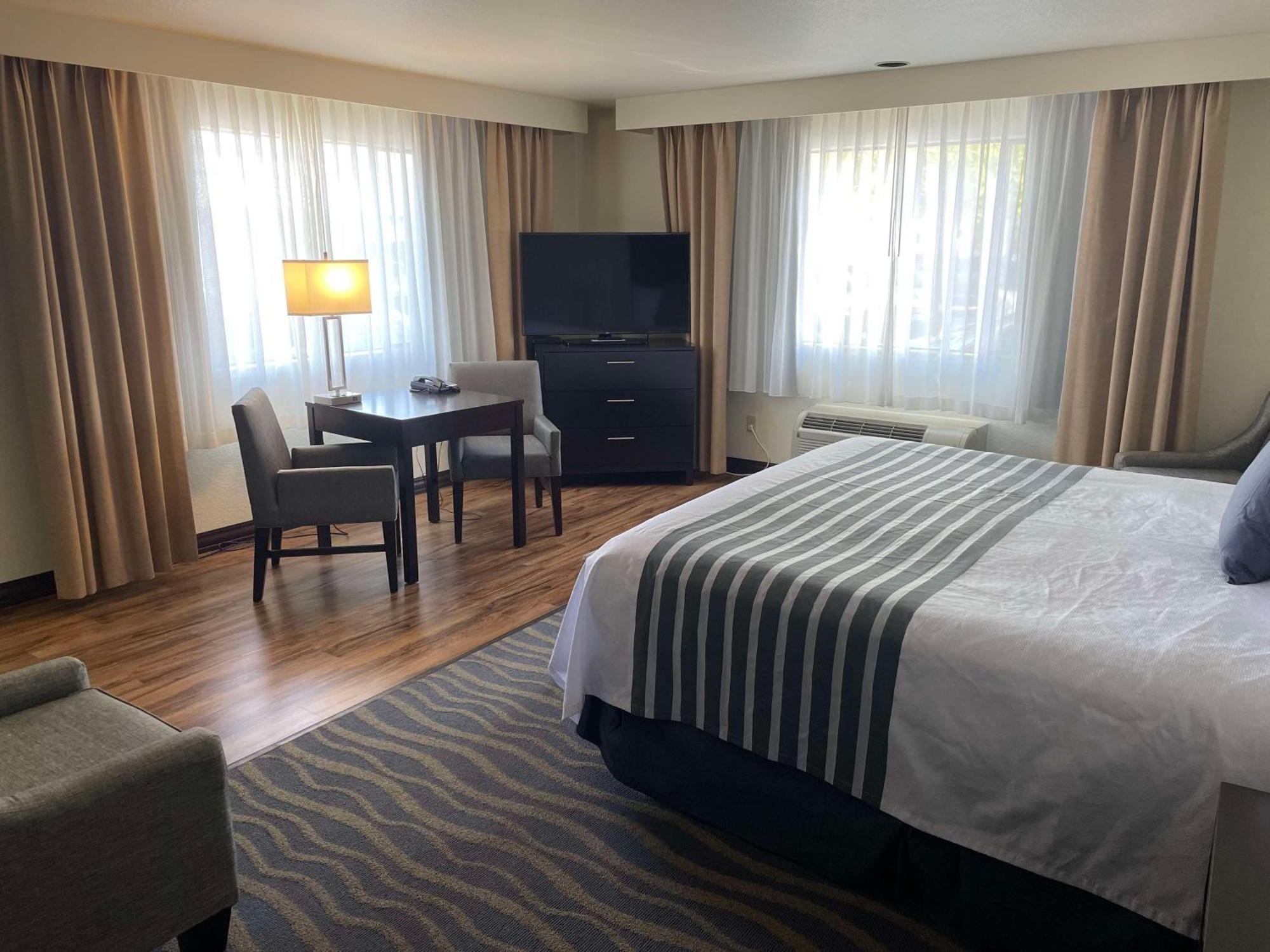 Western Harbor Hotel