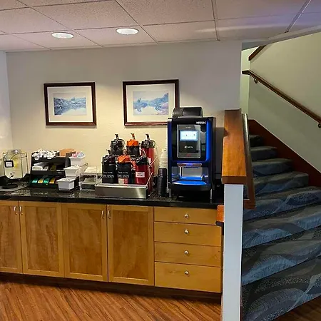 Best Western Plus Edmonds Harbor Inn 
